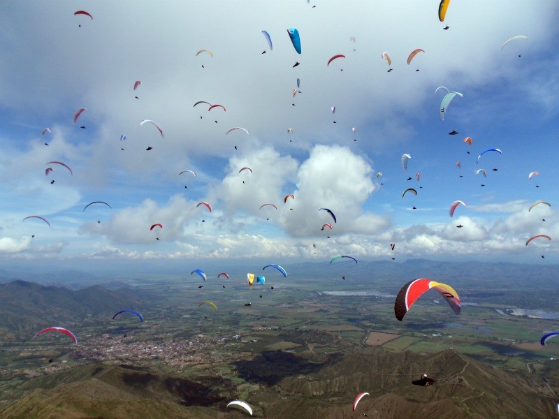 XC paragliding along the Andes range near Roldanillo
